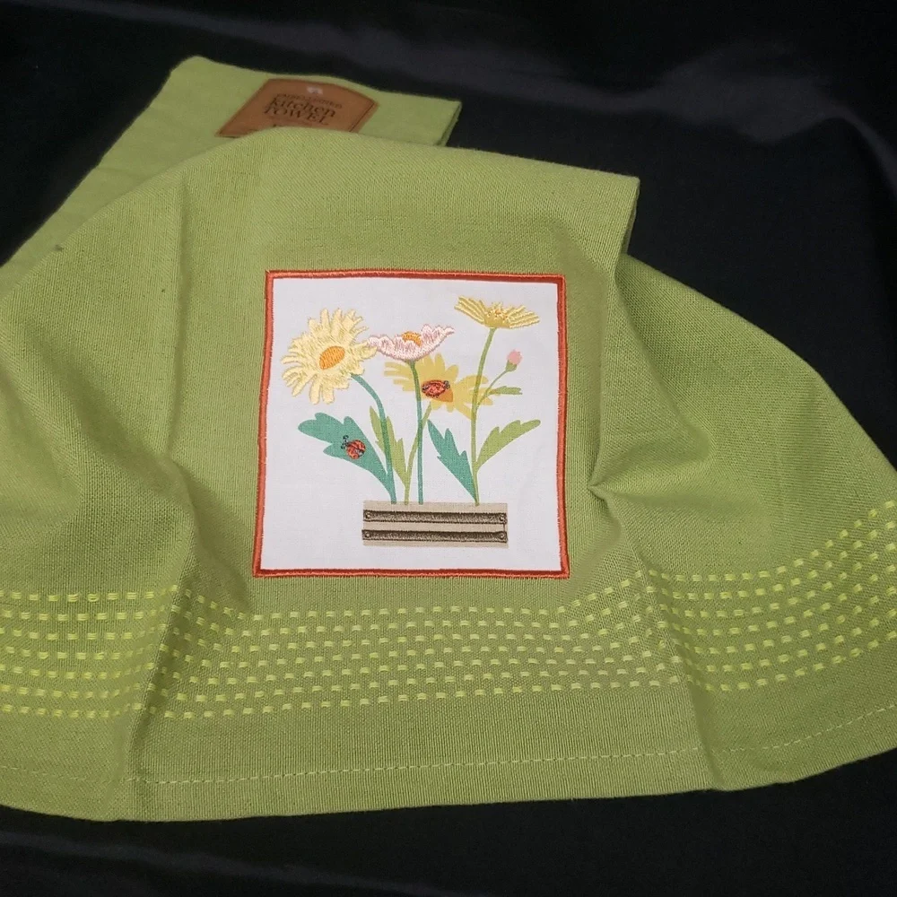 Design Imports NWT Kitchen Towel S/2 with Embroidered Flowers Design